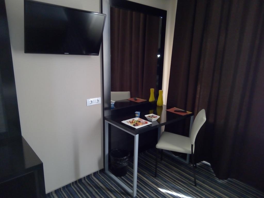 Hotel Astoria City Center Iasi Exterior foto